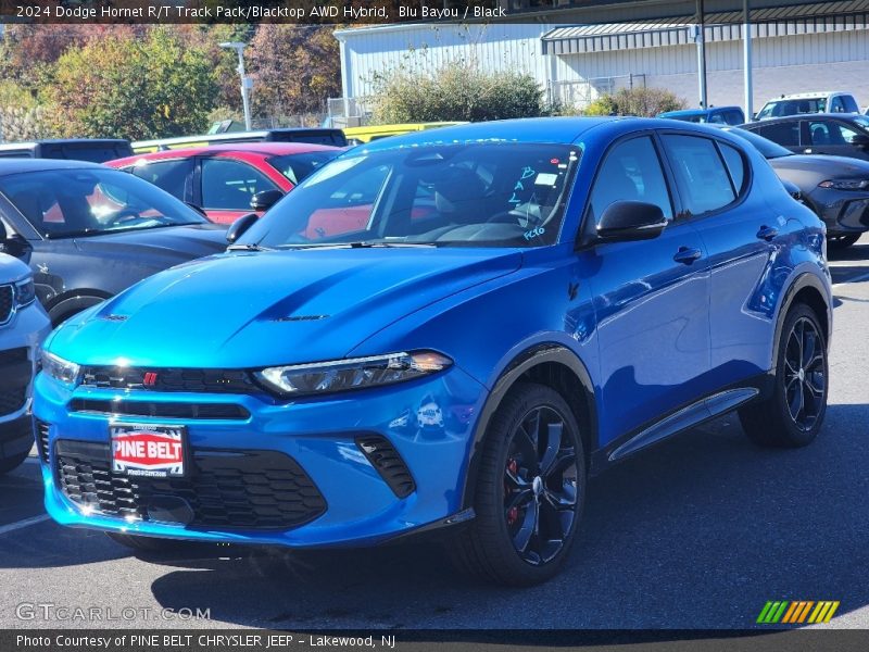 Front 3/4 View of 2024 Hornet R/T Track Pack/Blacktop AWD Hybrid