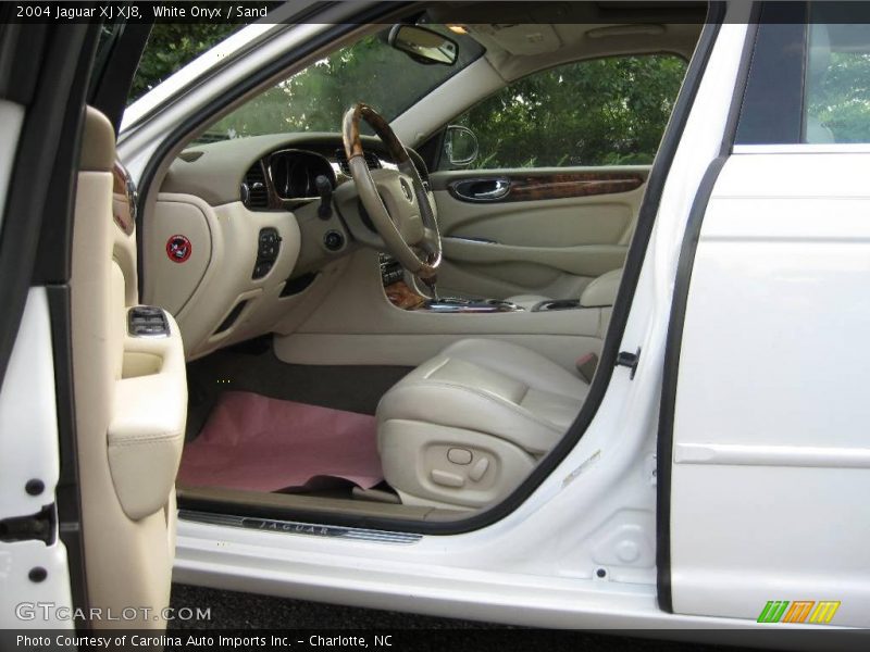 White Onyx / Sand 2004 Jaguar XJ XJ8