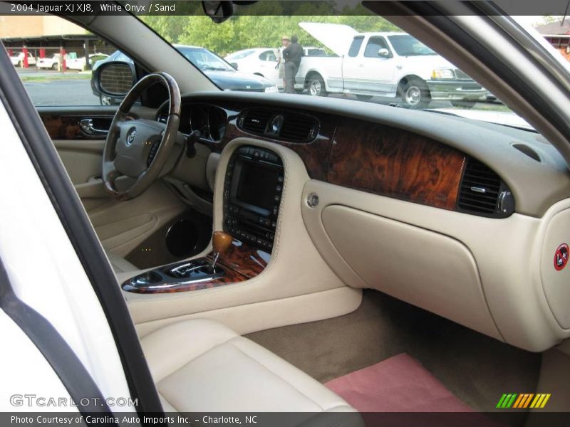 White Onyx / Sand 2004 Jaguar XJ XJ8