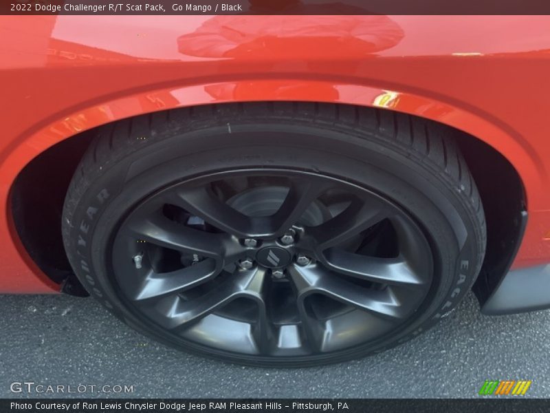 Go Mango / Black 2022 Dodge Challenger R/T Scat Pack