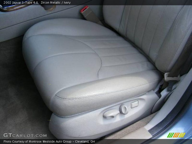 Zircon Metallic / Ivory 2002 Jaguar S-Type 4.0