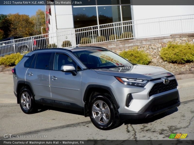 Front 3/4 View of 2022 RAV4 XLE AWD