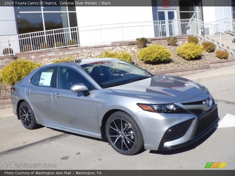 Front 3/4 View of 2024 Camry SE Hybrid