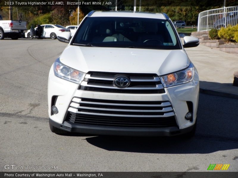 Blizzard Pearl White / Ash 2019 Toyota Highlander XLE AWD