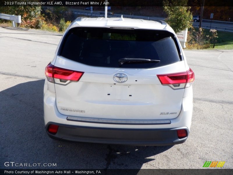 Blizzard Pearl White / Ash 2019 Toyota Highlander XLE AWD