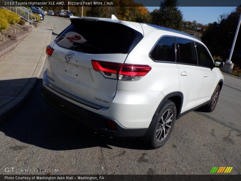 Blizzard Pearl White / Ash 2019 Toyota Highlander XLE AWD