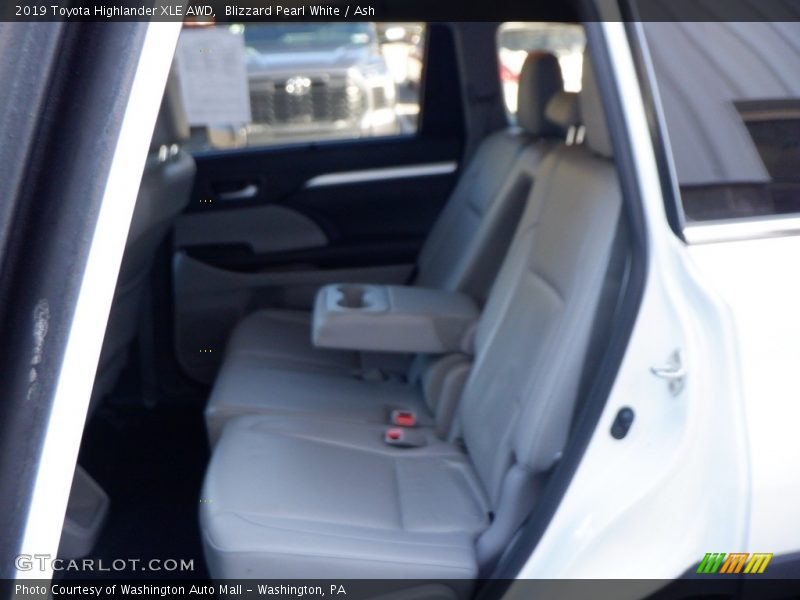 Blizzard Pearl White / Ash 2019 Toyota Highlander XLE AWD