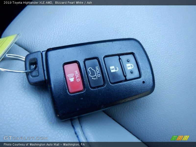 Blizzard Pearl White / Ash 2019 Toyota Highlander XLE AWD