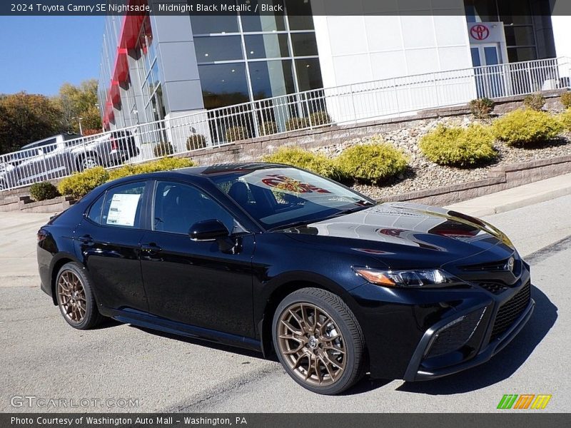 Front 3/4 View of 2024 Camry SE Nightsade