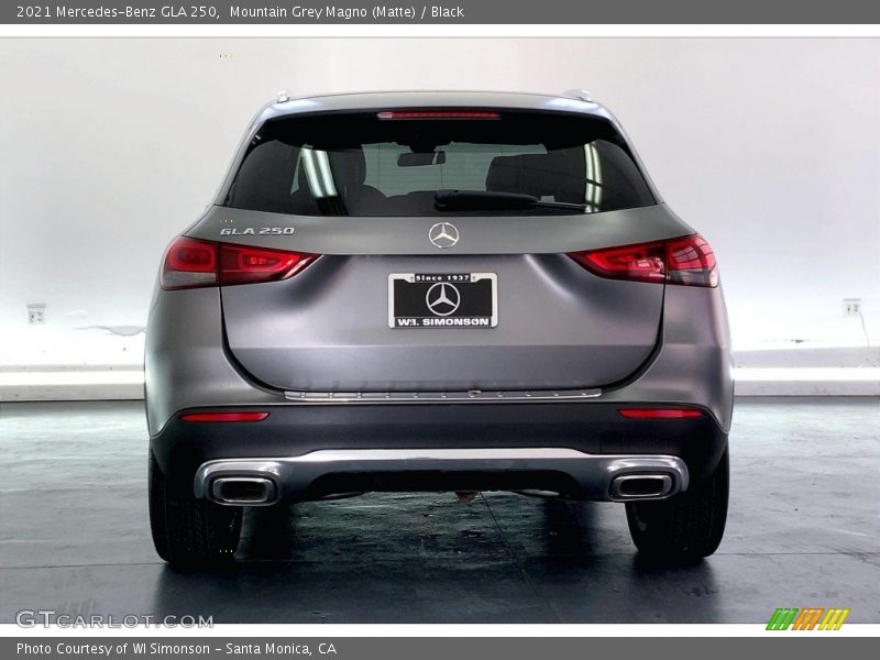 Mountain Grey Magno (Matte) / Black 2021 Mercedes-Benz GLA 250