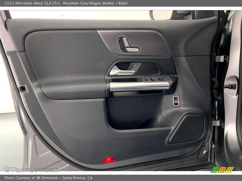 Mountain Grey Magno (Matte) / Black 2021 Mercedes-Benz GLA 250