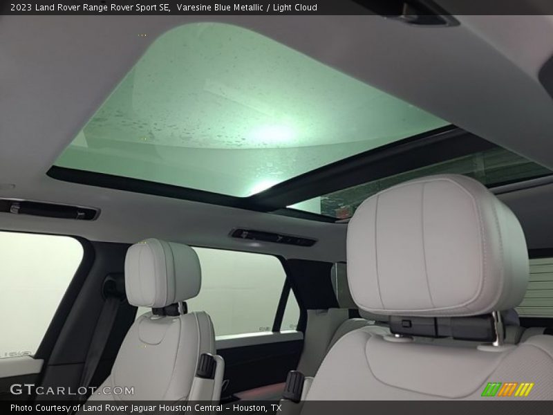 Sunroof of 2023 Range Rover Sport SE