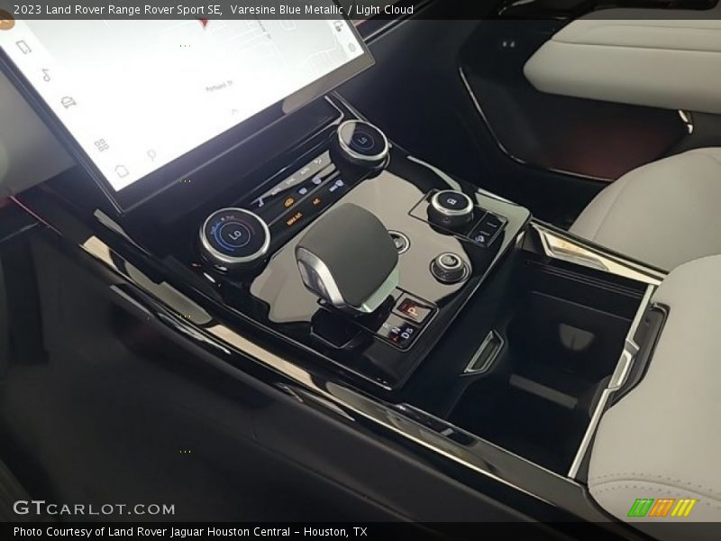 Controls of 2023 Range Rover Sport SE