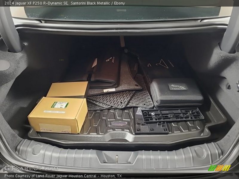  2024 XF P250 R-Dynamic SE Trunk