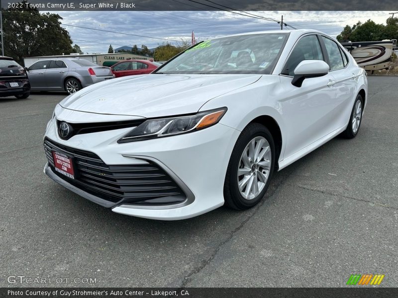 Front 3/4 View of 2022 Camry LE