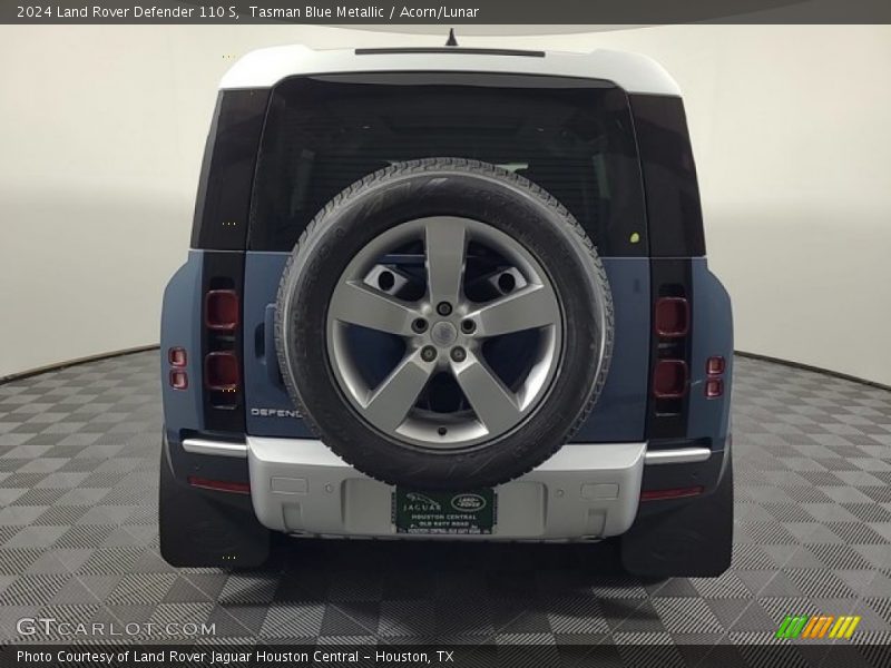  2024 Defender 110 S Wheel