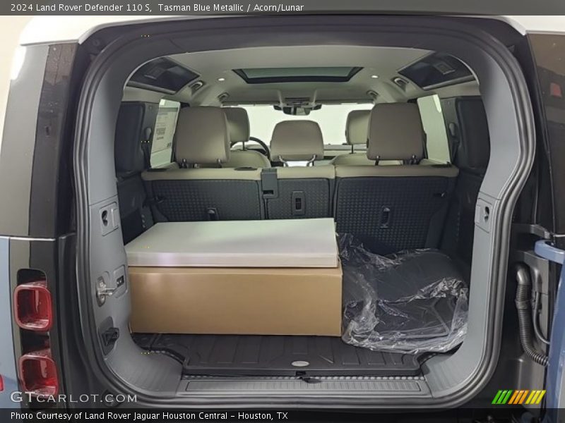  2024 Defender 110 S Trunk
