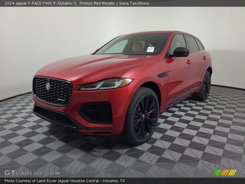 Front 3/4 View of 2024 F-PACE P400 R-Dynamic S