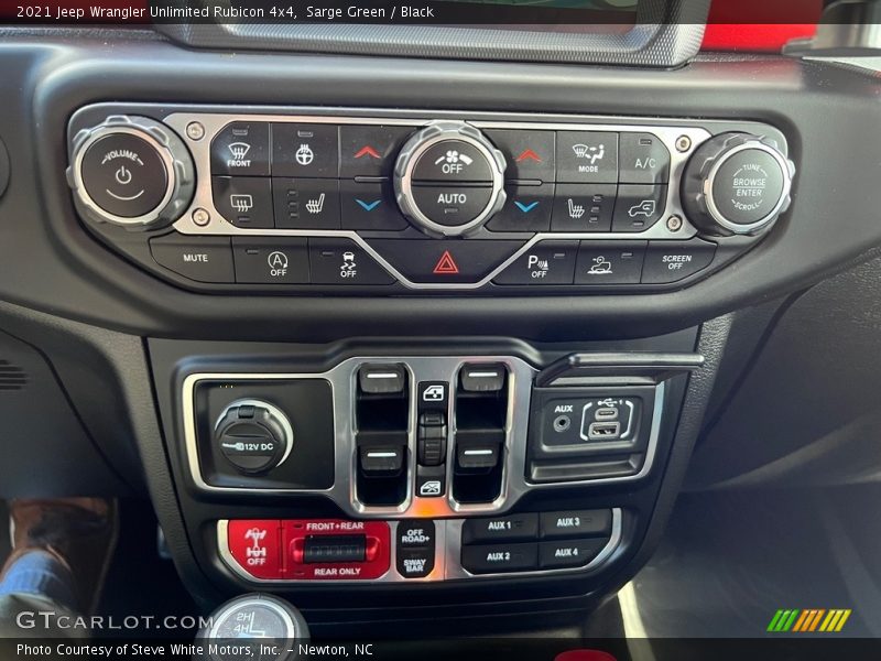 Controls of 2021 Wrangler Unlimited Rubicon 4x4