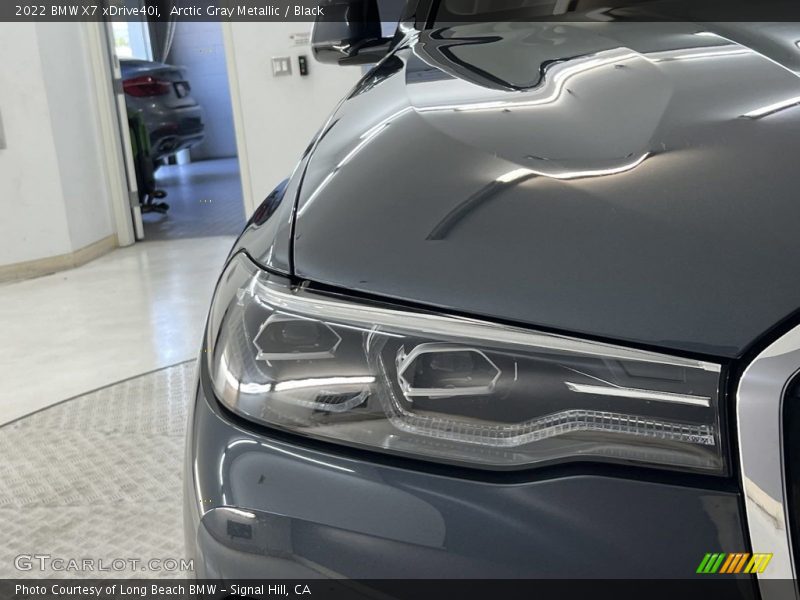 Arctic Gray Metallic / Black 2022 BMW X7 xDrive40i