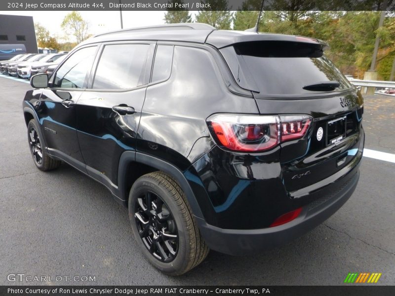  2024 Compass Altitude 4x4 Diamond Black Crystal Pearl