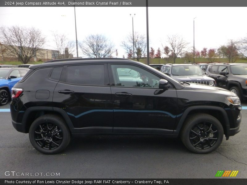  2024 Compass Altitude 4x4 Diamond Black Crystal Pearl
