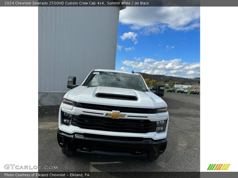 Summit White / Jet Black 2024 Chevrolet Silverado 2500HD Custom Crew Cab 4x4