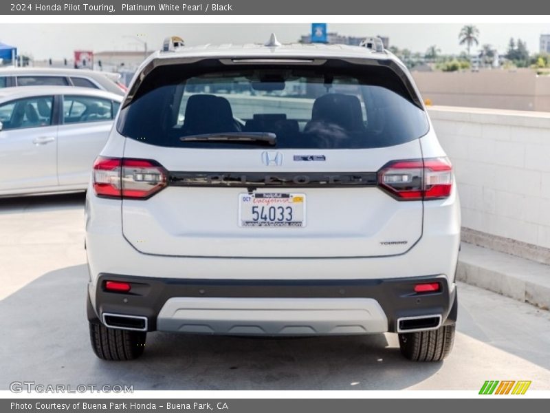 Platinum White Pearl / Black 2024 Honda Pilot Touring