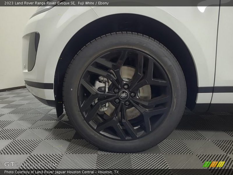 Fuji White / Ebony 2023 Land Rover Range Rover Evoque SE
