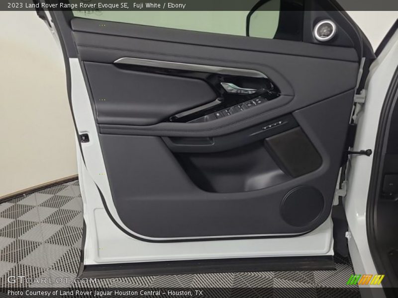Fuji White / Ebony 2023 Land Rover Range Rover Evoque SE