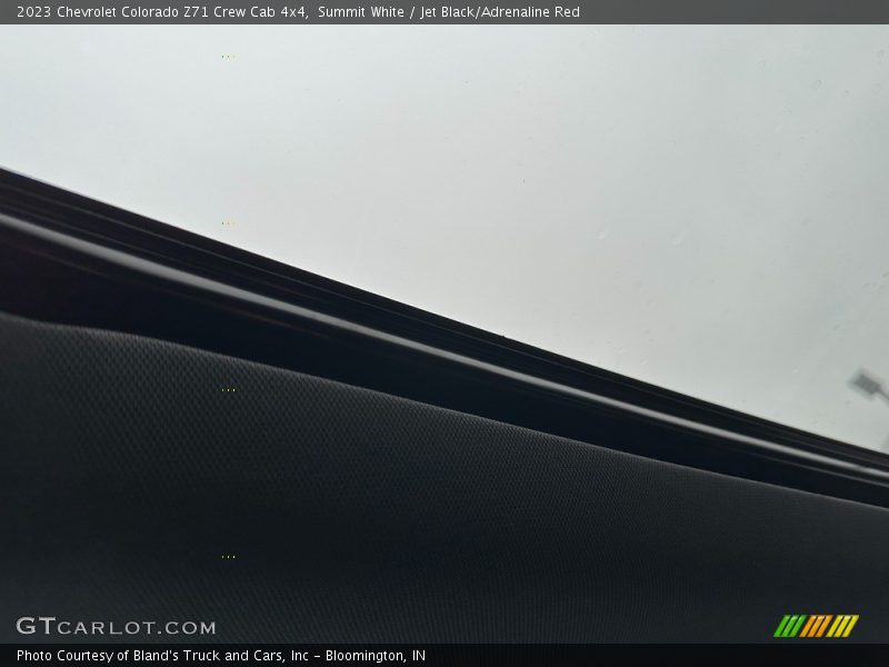 Summit White / Jet Black/Adrenaline Red 2023 Chevrolet Colorado Z71 Crew Cab 4x4