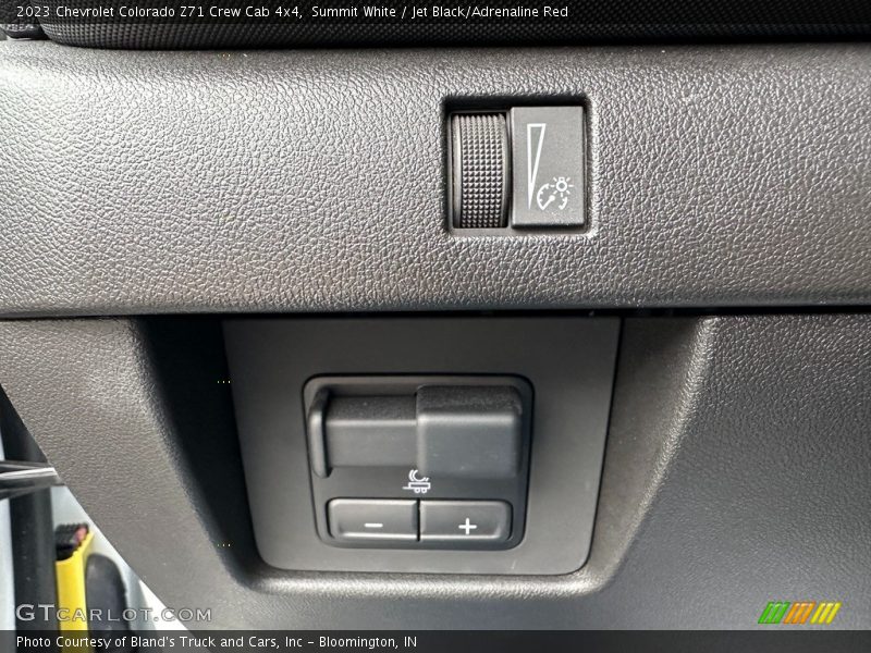 Summit White / Jet Black/Adrenaline Red 2023 Chevrolet Colorado Z71 Crew Cab 4x4