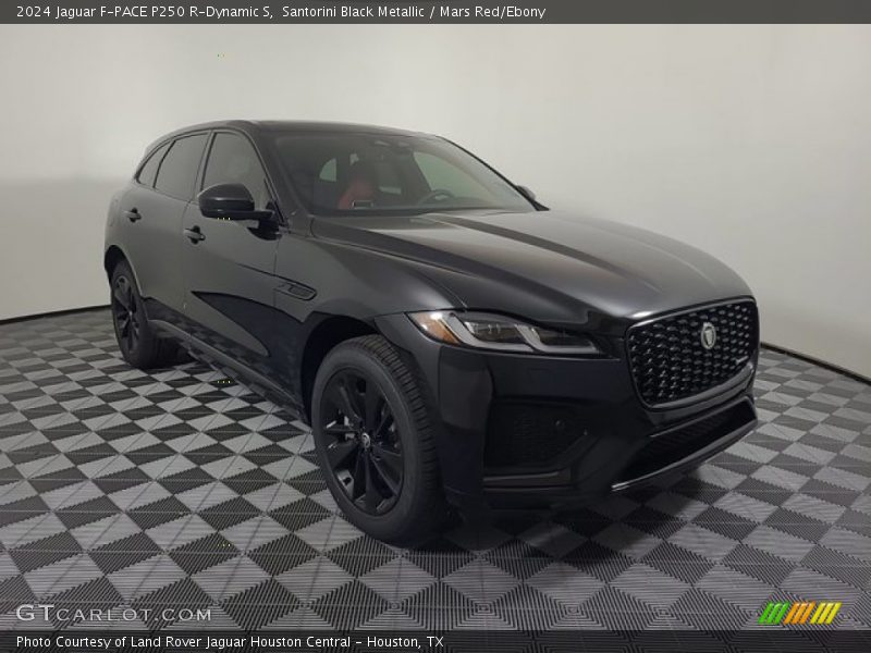 Front 3/4 View of 2024 F-PACE P250 R-Dynamic S