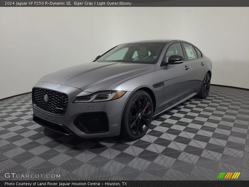 Front 3/4 View of 2024 XF P250 R-Dynamic SE