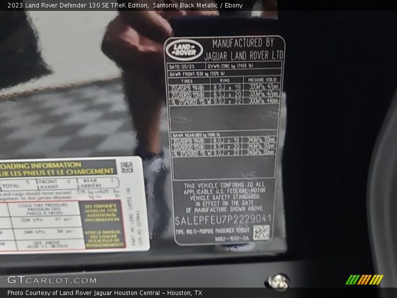 Info Tag of 2023 Defender 130 SE TReK Edition