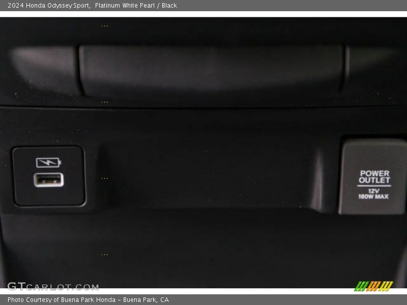 Platinum White Pearl / Black 2024 Honda Odyssey Sport