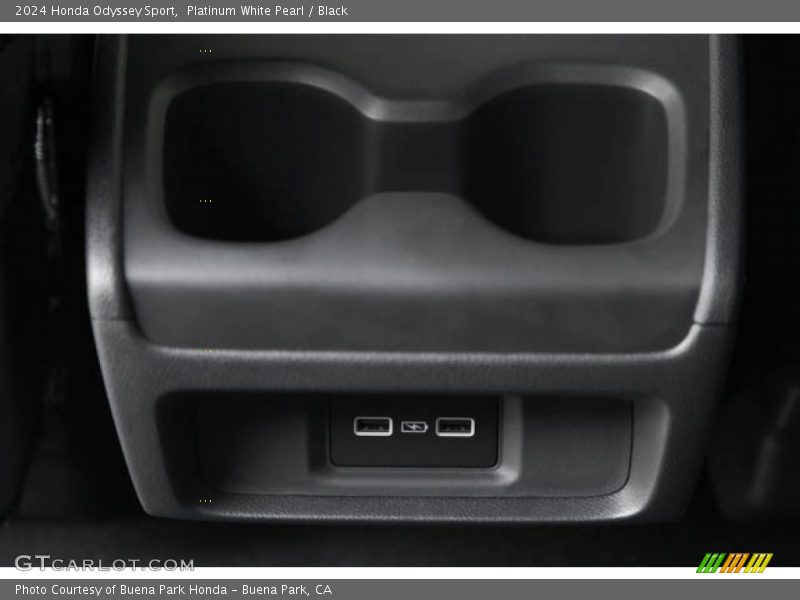 Platinum White Pearl / Black 2024 Honda Odyssey Sport