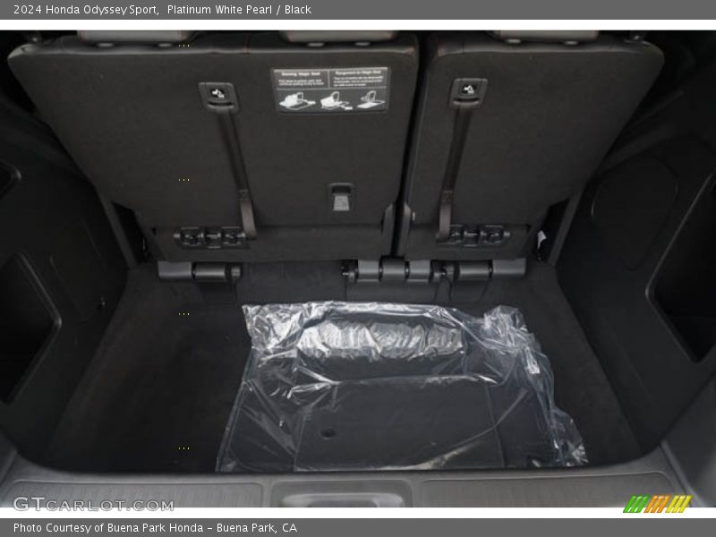Platinum White Pearl / Black 2024 Honda Odyssey Sport