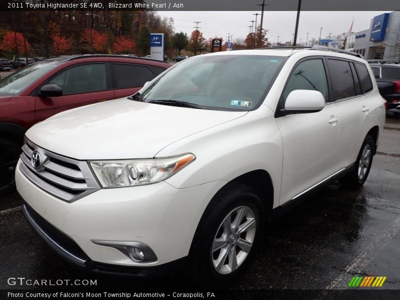 Blizzard White Pearl / Ash 2011 Toyota Highlander SE 4WD