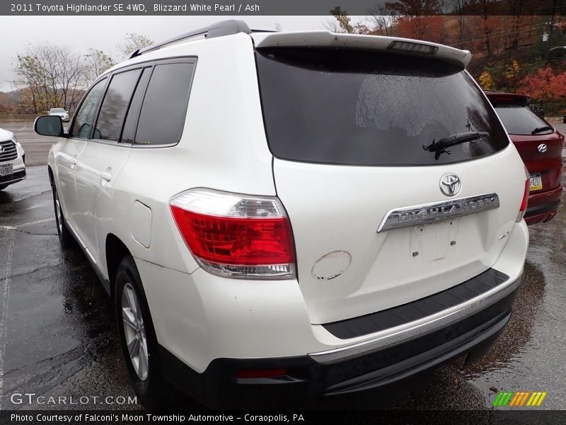 Blizzard White Pearl / Ash 2011 Toyota Highlander SE 4WD