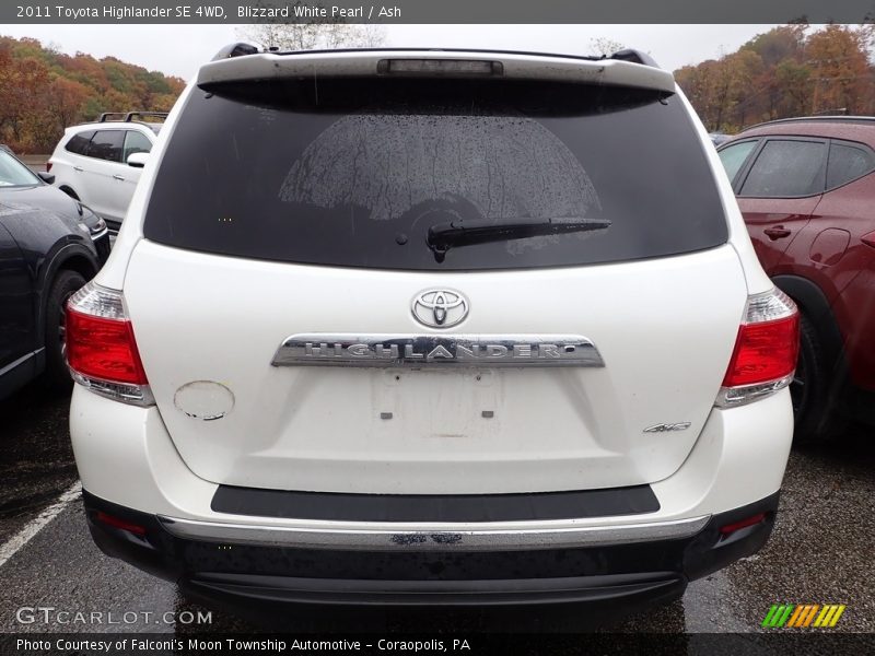 Blizzard White Pearl / Ash 2011 Toyota Highlander SE 4WD