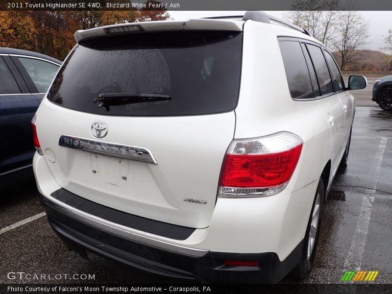 Blizzard White Pearl / Ash 2011 Toyota Highlander SE 4WD