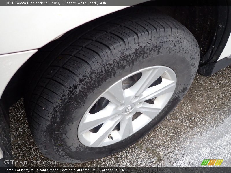 Blizzard White Pearl / Ash 2011 Toyota Highlander SE 4WD