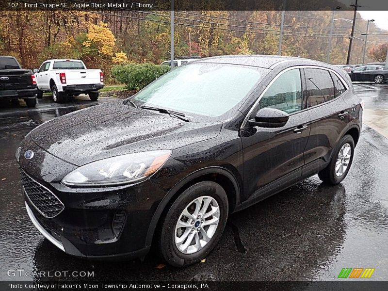 Front 3/4 View of 2021 Escape SE