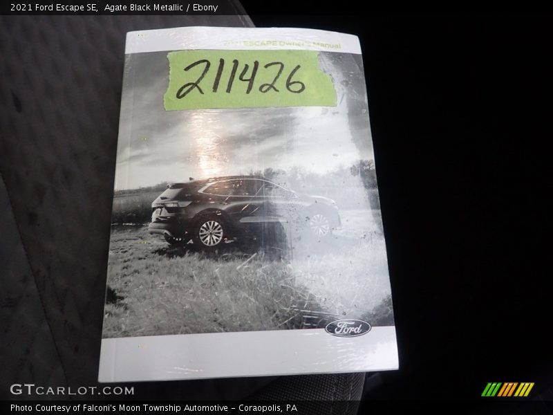 Agate Black Metallic / Ebony 2021 Ford Escape SE