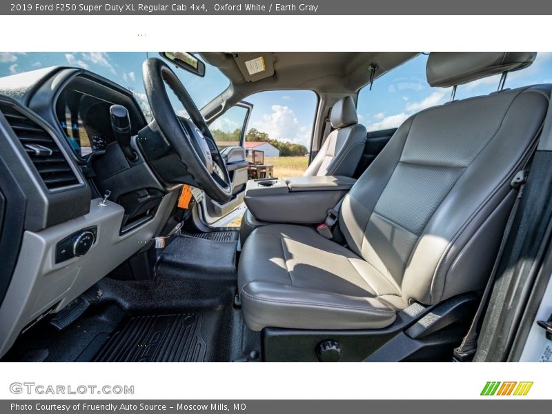 Oxford White / Earth Gray 2019 Ford F250 Super Duty XL Regular Cab 4x4