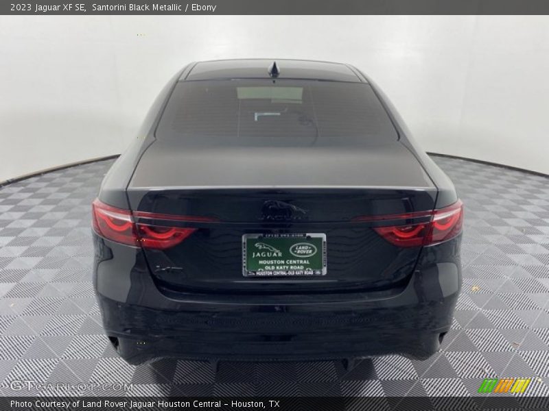 Santorini Black Metallic / Ebony 2023 Jaguar XF SE