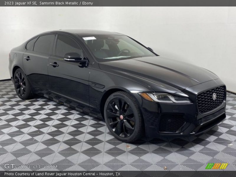Front 3/4 View of 2023 XF SE