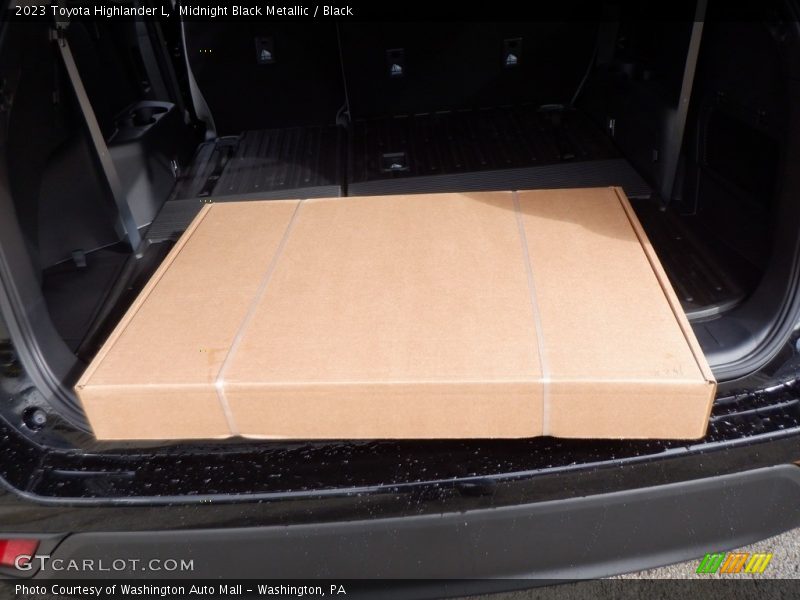 Midnight Black Metallic / Black 2023 Toyota Highlander L