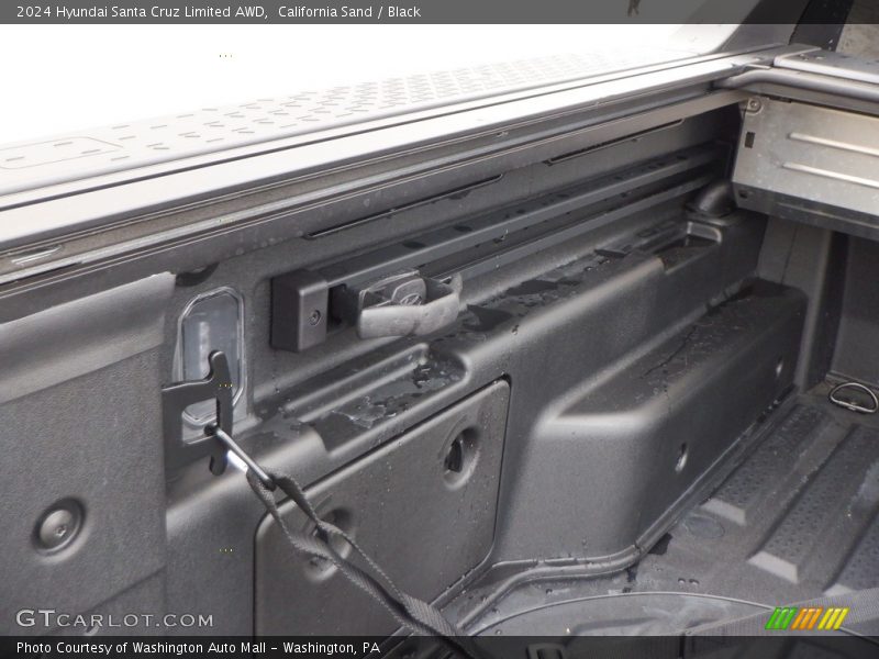  2024 Santa Cruz Limited AWD Trunk